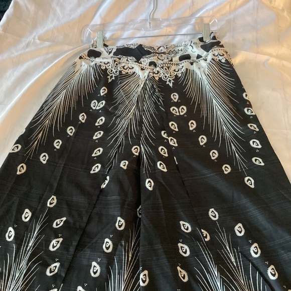 ELEGANT PALAZZO PANTS  ( Size: Large-X-Large) PREOWNED - Picture 2 of 7